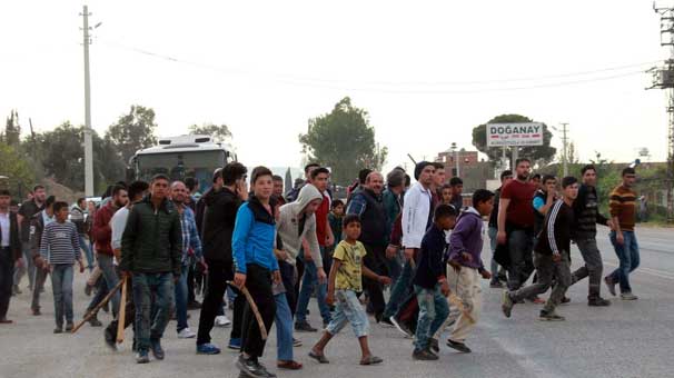 Halkların Köprüsü Derneği’nden Torbalı’da saldırıya uğrayan Suriyelilere destek kampanyası