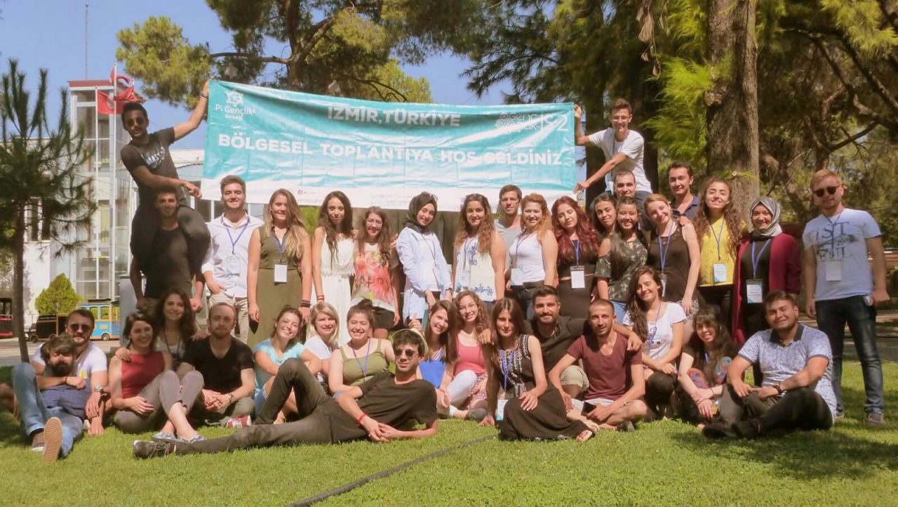 Gençlerin hakları için yola çıkan dernek: Pi Gençlik