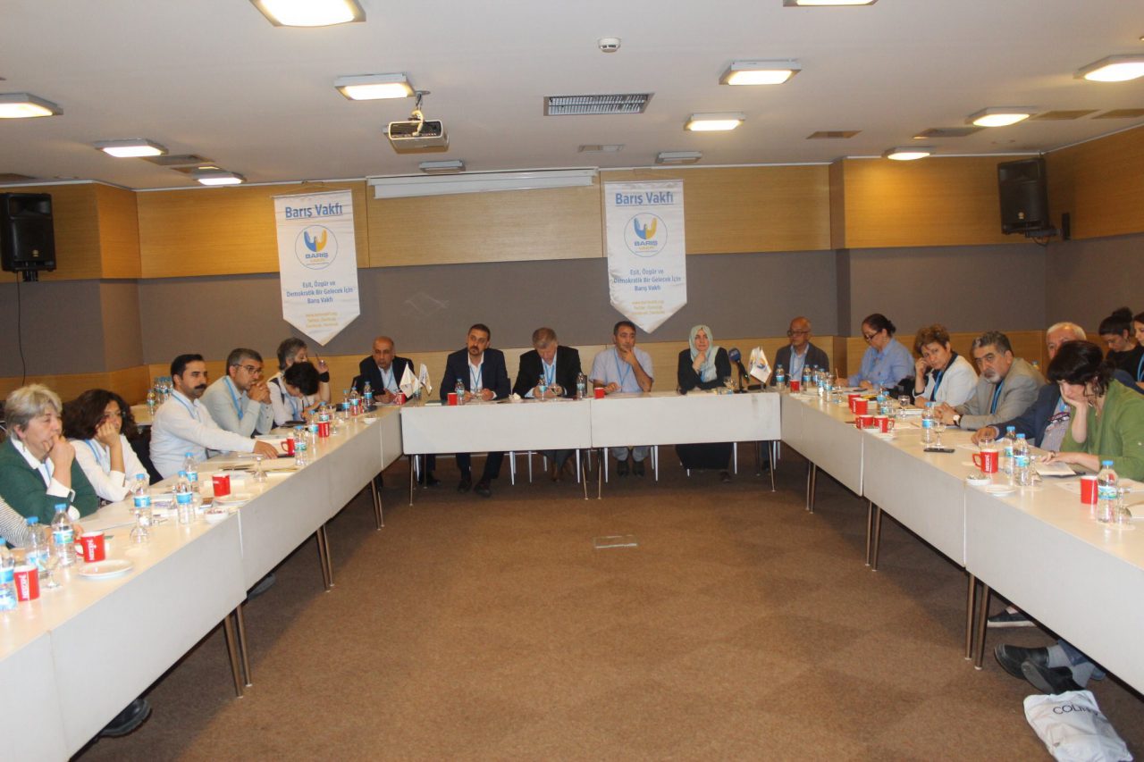 Civil Society’s Handicaps During the Solution Process: Partiality and Withdrawal