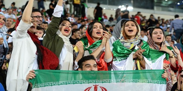 2018 Dünya Kupası: İran’da ilk kez stadyuma alınan kadınlardan çok sayıda sosyal medya paylaşımı