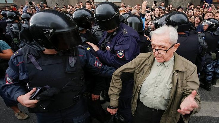 Rusya’da Emeklilik Yasası Protestosu: 839 Gözaltı