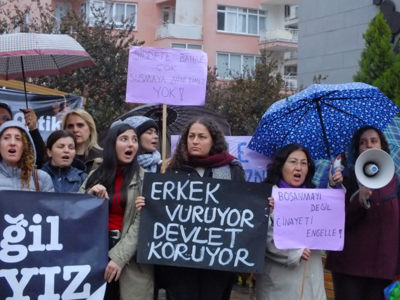 Mersin Kadın Platformu: Kadın Dayanışması Yaşatır, Cemile İçin İsyandayız!