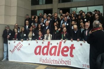Adalet Nöbeti: “Türkiye’de Basın ve İfade Özgürlüğü İmha Edilmiş Durumda”