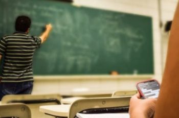 DİERG’den Öğretmenlere ’Sınıfta Cep Telefonu Kullanmayın’ Uyarısı