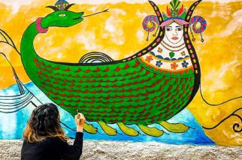 Kadın Ressamlar Sur Sokaklarını Çizimleriyle Canlandırdı…