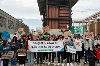 Gençler 1 Nisan’da Afetlere Dirençli Bir Türkiye için İklim Eylemindeydi